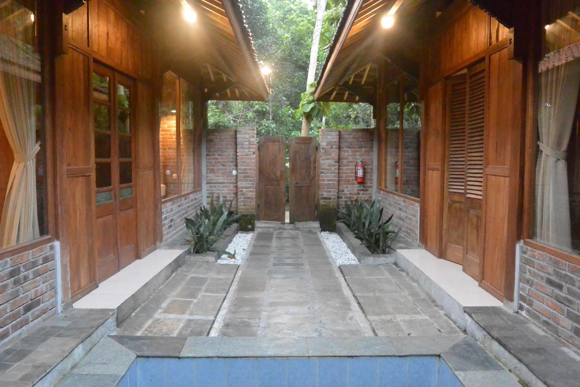 Cempaka Villa Magelang Extérieur photo